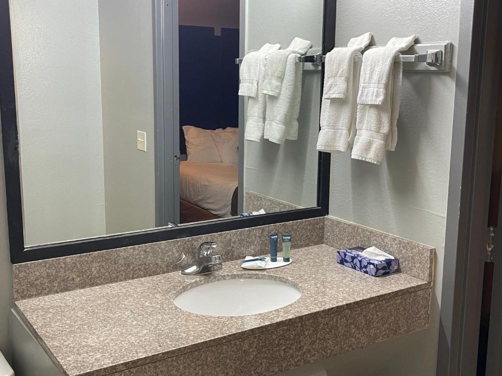 King Room - Disability Access/Non-Smoking interior